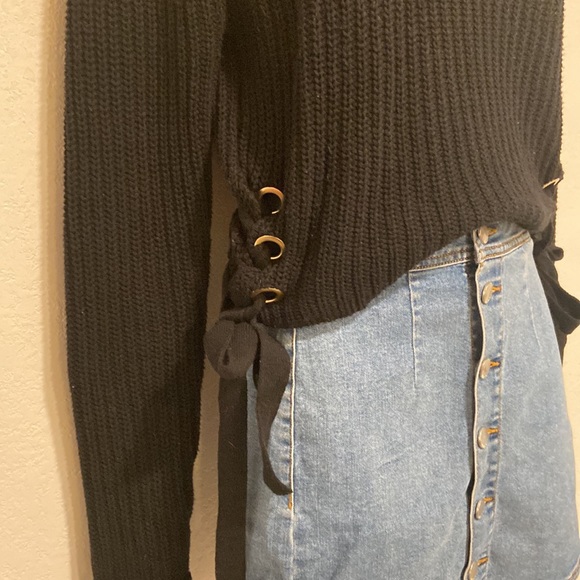 Cute Womens Guess black sweater, XS - Picture 2 of 4